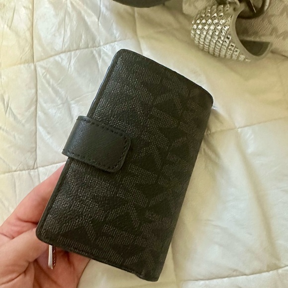 🔥BUNDLE of 4 pieces Authentic Michael Kors Center Stripe - A STEAL OF A DEAL 🔥 - Picture 16 of 16